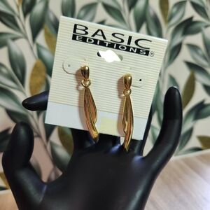 Basic Editions Gold Tone Dangle Earrings Pierced Modern Twist Design New on Card